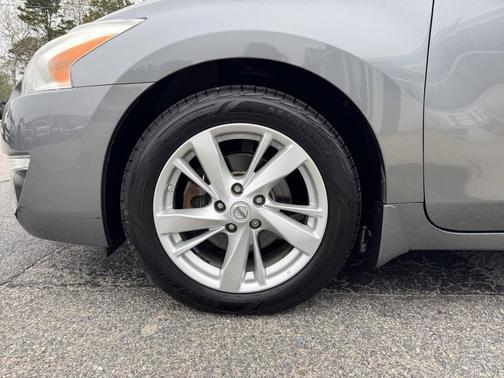Gun Metallic 2015 Nissan Altima 2.5 SV