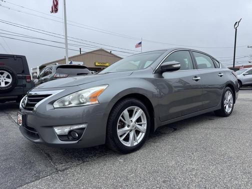 Gun Metallic 2015 Nissan Altima 2.5 SV