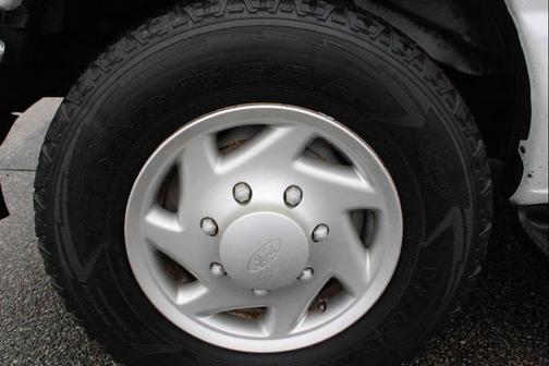 Oxford White 2003 Ford E350 Super Duty XL Wagon