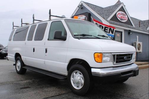 Oxford White 2003 Ford E350 Super Duty XL Wagon