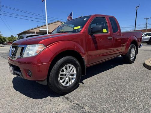 Red 2014 Nissan Frontier SV