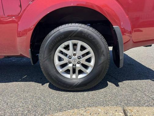 Red 2014 Nissan Frontier SV