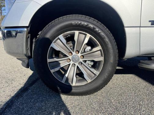 2017 Nissan Titan SL