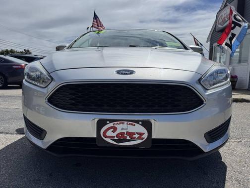 Gray 2016 Ford Focus SE