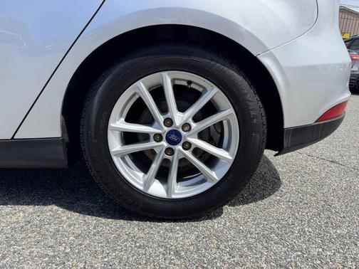 Gray 2016 Ford Focus SE