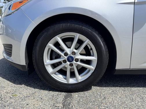 Gray 2016 Ford Focus SE