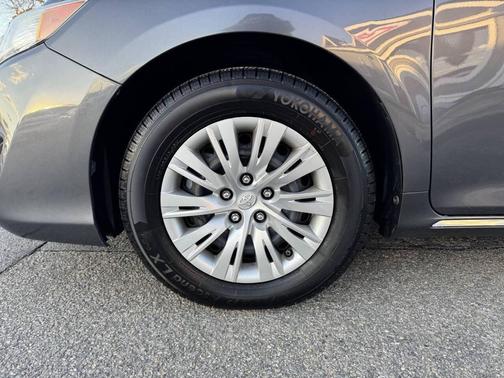 2014 Toyota Camry Hybrid LE