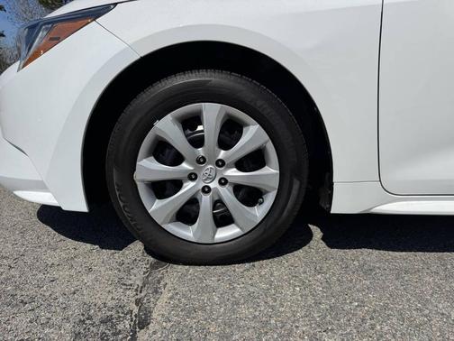 Super White 2021 Toyota Corolla LE