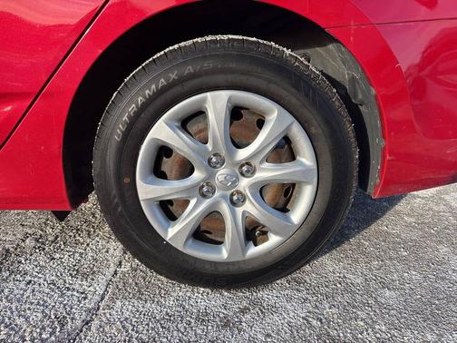 2013 Hyundai Accent SE