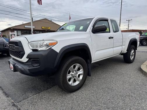 2016 Toyota Tacoma SR