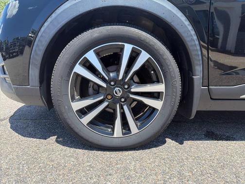 Super Black 2019 Nissan Kicks SR