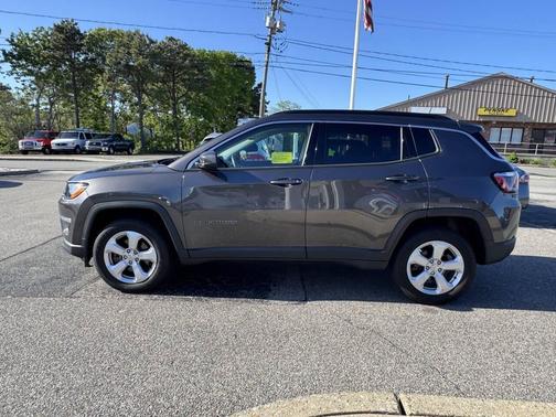 Granite Crystal Metallic Clearcoat 2018 Jeep Compass Latitude