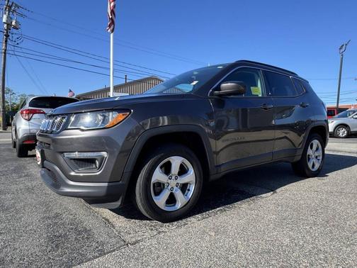 Granite Crystal Metallic Clearcoat 2018 Jeep Compass Latitude