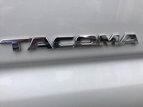 Super White 2011 Toyota Tacoma Access Cab