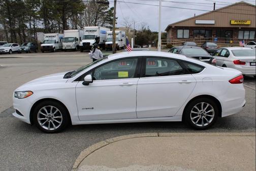 Oxford White 2017 Ford Fusion Hybrid S
