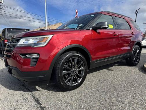 Magnetic Metallic 2019 Ford Explorer XLT