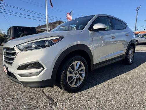 Molten Silver 2018 Hyundai TUCSON SE