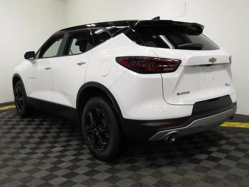 Photo 2 of 21 of 2023 Chevrolet Blazer 2LT