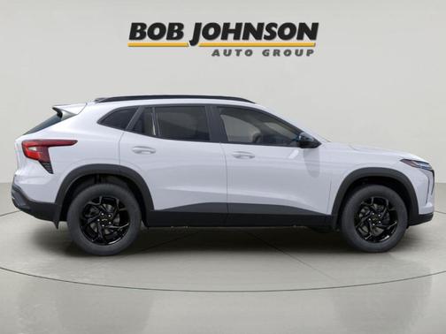 Summit White 2026 Chevrolet Trax LT