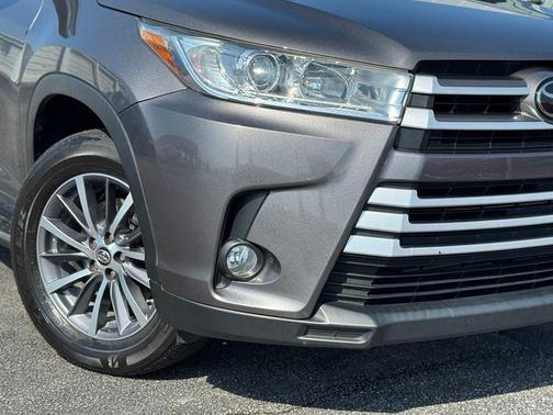 Predawn Gray Mica 2018 Toyota Highlander XLE