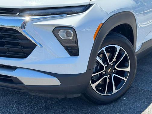 Summit White 2024 Chevrolet Trailblazer LT