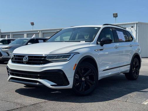 Pure White 2024 Volkswagen Tiguan 2.0T SE R-Line Black
