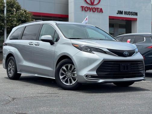Celestial Silver Metallic 2024 Toyota Sienna XLE