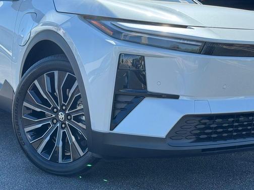 Wind Chill Pearl 2026 Toyota C-HR XSE