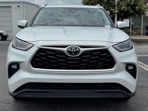 Wind Chill Pearl 2022 Toyota Highlander XLE