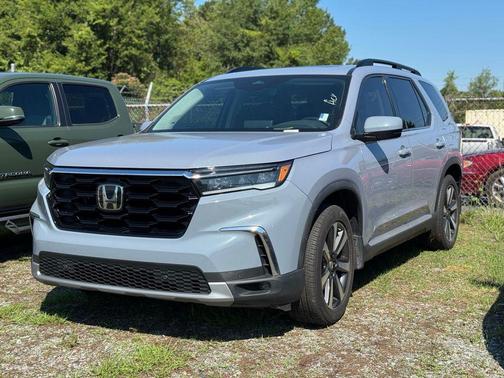 Diffused Sky Pearl 2024 Honda Pilot Touring 8-Passenger