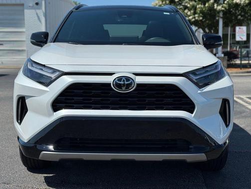 Wind Chill Pearl/Midnight Black Metallic 2025 Toyota RAV4 Hybrid SE