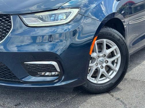 Fathom Blue Pearlcoat 2023 Chrysler Pacifica Touring L