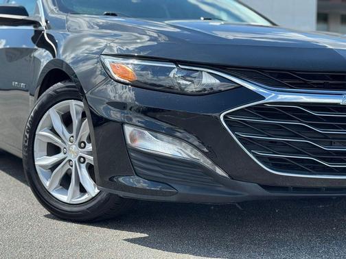 Mosaic Black Metallic 2024 Chevrolet Malibu FWD 1LT
