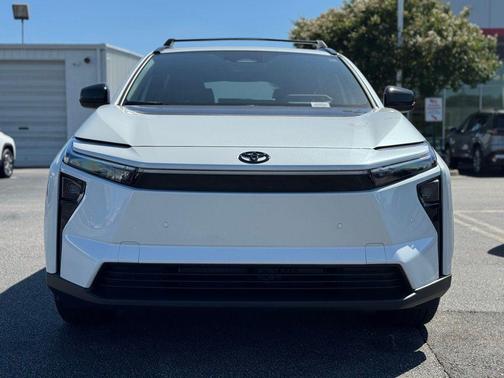 Wind Chill Pearl 2026 Toyota bZ XLE Plus