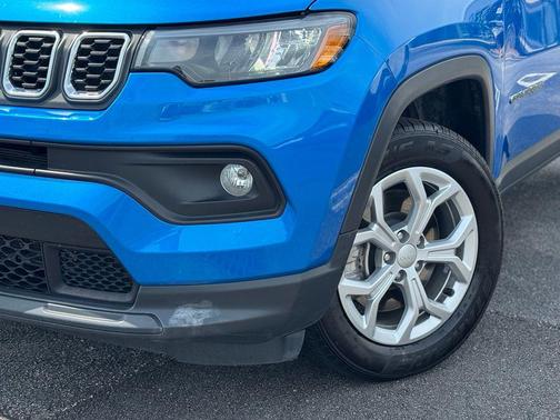 Hydro Blue Pearlcoat 2024 Jeep Compass Latitude