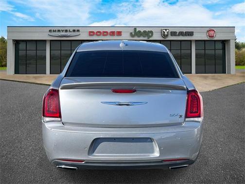 2018 Chrysler 300 S