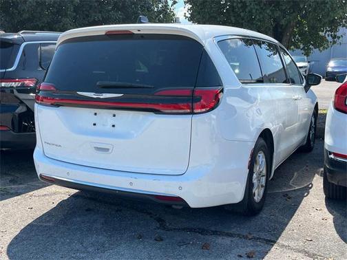 2023 Chrysler Pacifica Touring