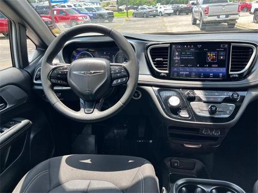 2023 Chrysler Pacifica Touring