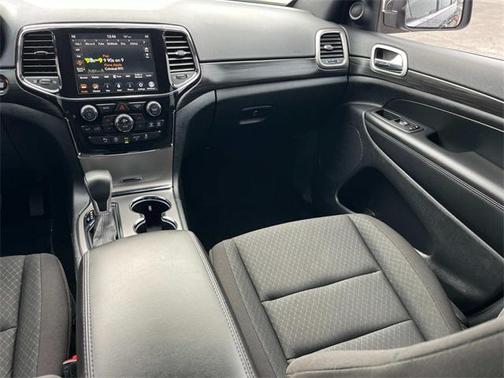 2022 Jeep Grand Cherokee Laredo