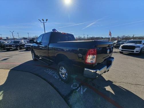 2022 RAM 2500 Tradesman Crew Cab 4x4 6'4' Box