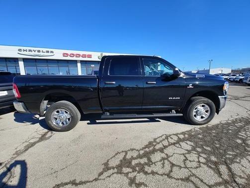 2022 RAM 2500 Tradesman Crew Cab 4x4 6'4' Box