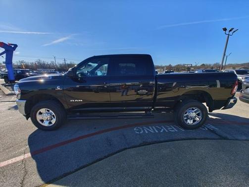 2022 RAM 2500 Tradesman Crew Cab 4x4 6'4' Box