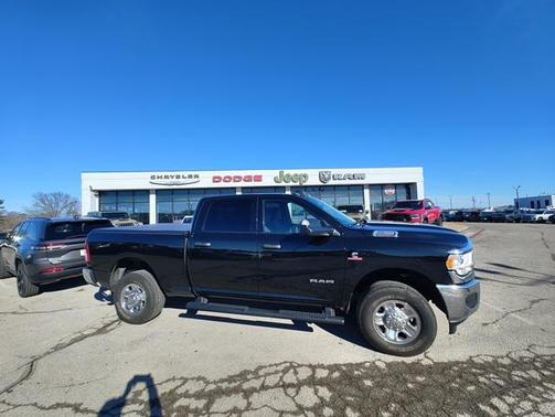 2022 RAM 2500 Tradesman Crew Cab 4x4 6'4' Box