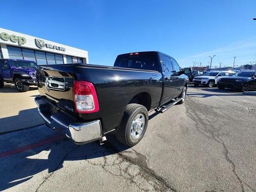 2022 RAM 2500 Tradesman Crew Cab 4x4 6'4' Box