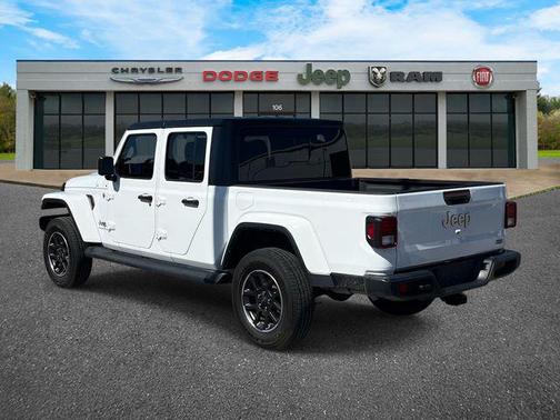 Bright White Clearcoat 2023 Jeep Gladiator Overland