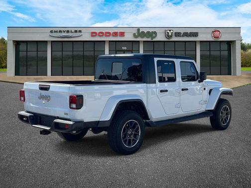 Bright White Clearcoat 2023 Jeep Gladiator Overland