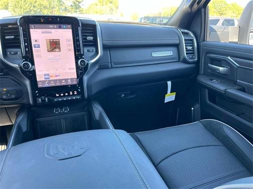 2025 RAM 2500 Laramie Crew Cab 4x4 6'4' Box