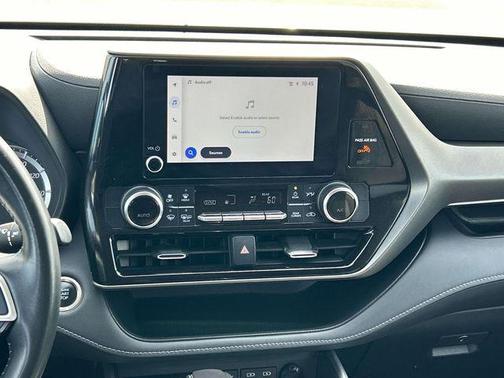 Celestial Silver Metallic 2024 Toyota Highlander LE