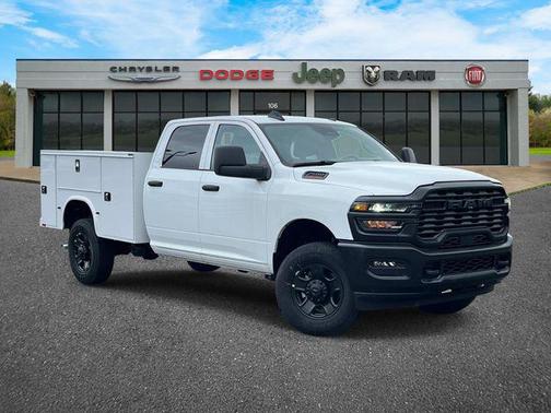 Bright White Clearcoat 2026 RAM 2500 Tradesman Crew Cab 4x4 8' Box