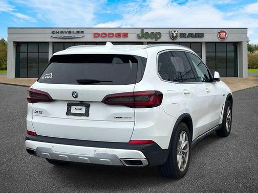 Alpine White 2022 BMW X5 PHEV xDrive45e
